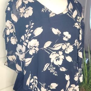 Fitted blouse sheer with under shirt attached